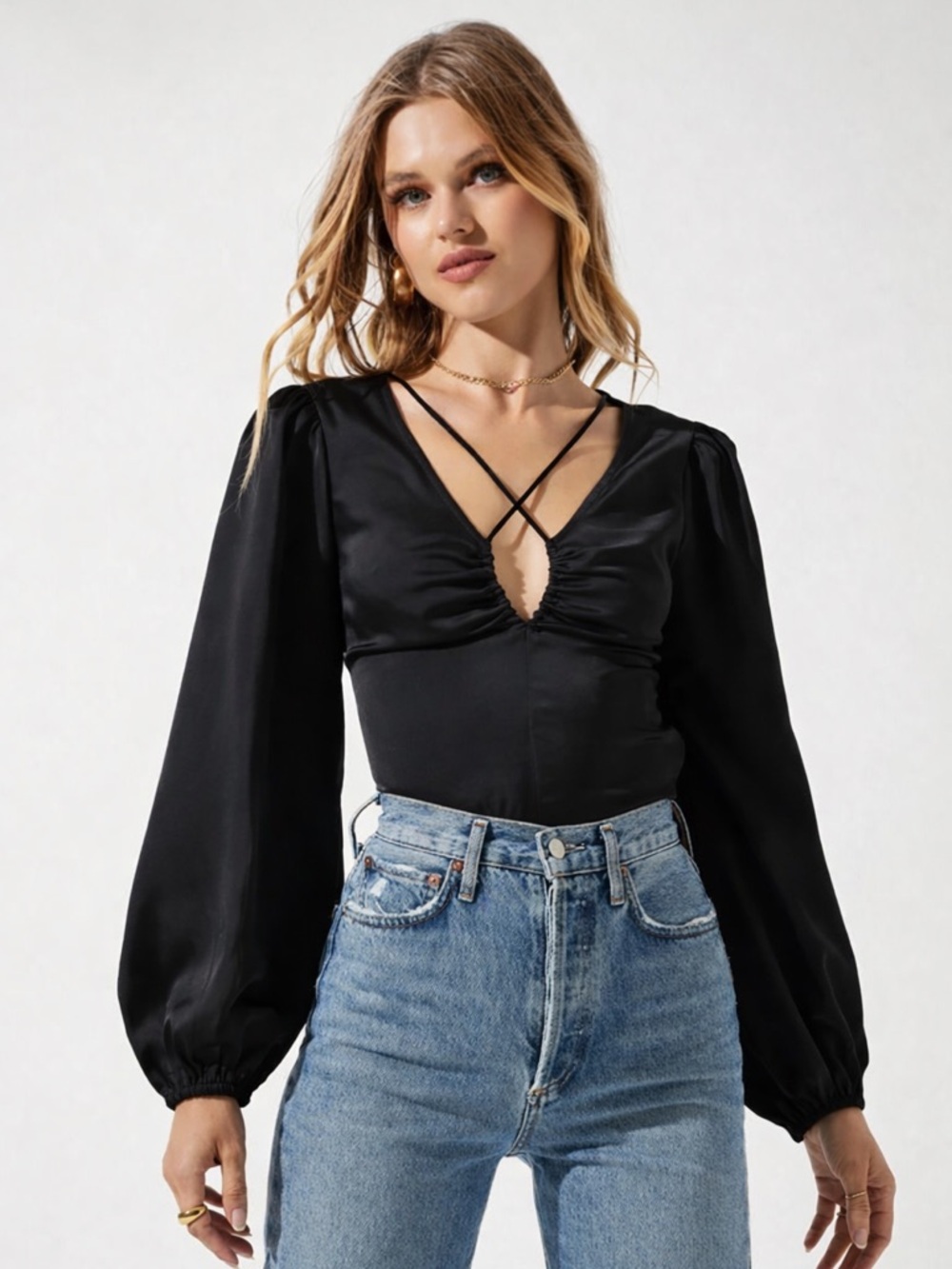 ASTR 🖤 Key Hole Cutout Long Sleeve Top